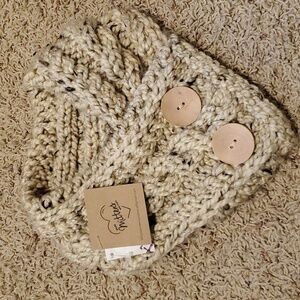 NWT buttoned cowl scarf